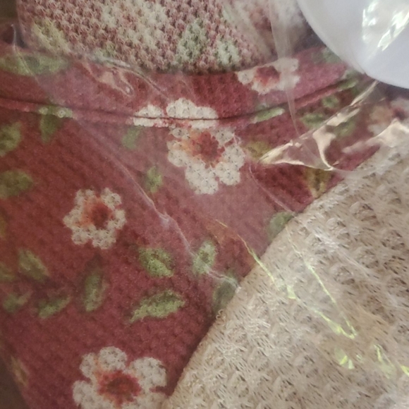 RELISTED Soft floral waffle knit spliced tie top - Picture 6 of 8